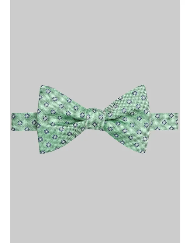 Marguerite Floral Pre-tied Bow Tie