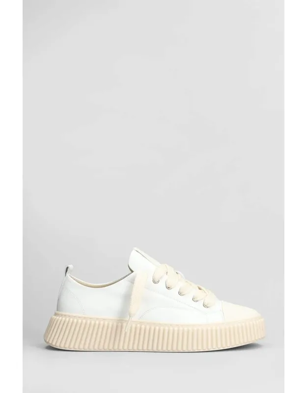 Sneakers With Round Toe And Laces