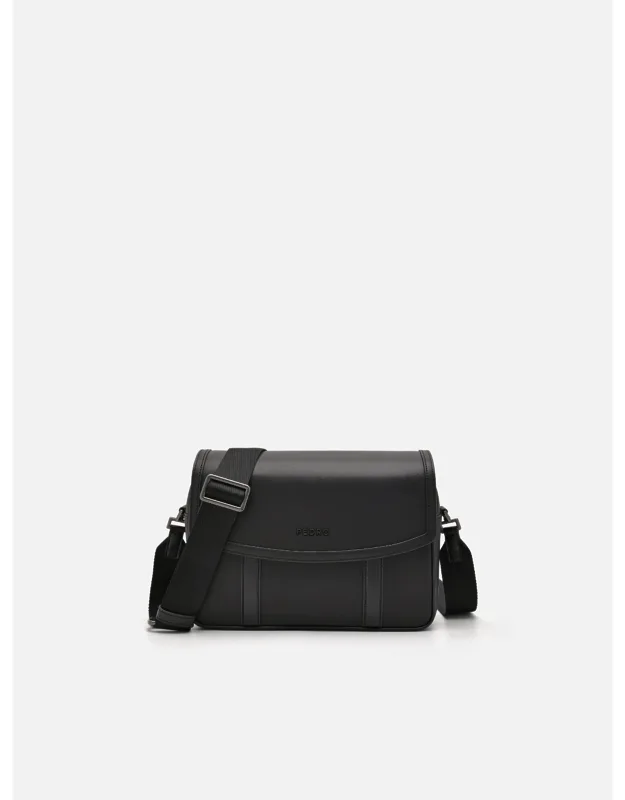 Duncan Messenger Bag With Magnetic Closure And Dual-material Design