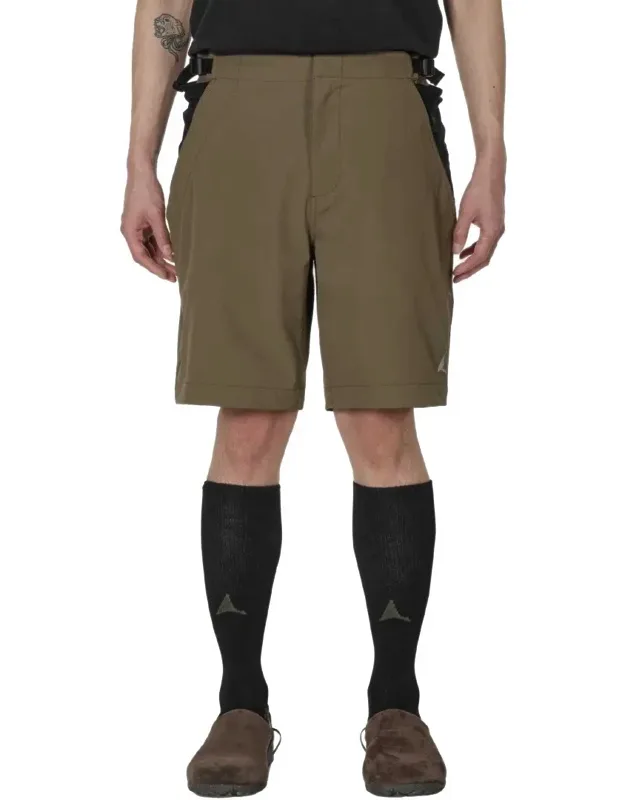 Sturdy Hiking Shorts With Hidden Zip Closure And Multiple Pockets