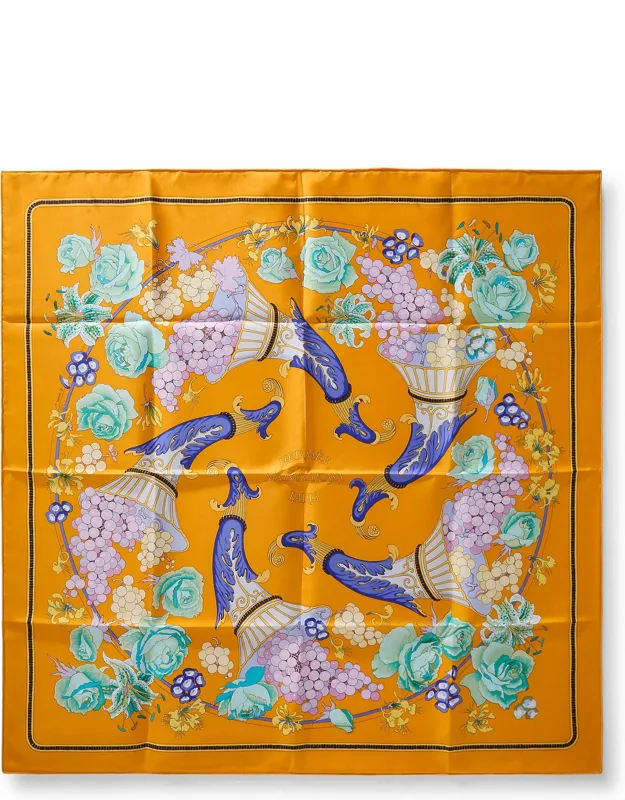 Fleurs Et Raisins Silk Scarf