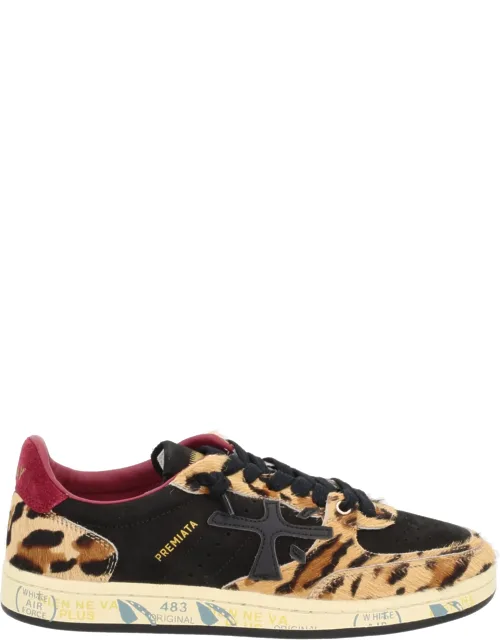 "bskt Clayd Sneaker Made In Vietnam"