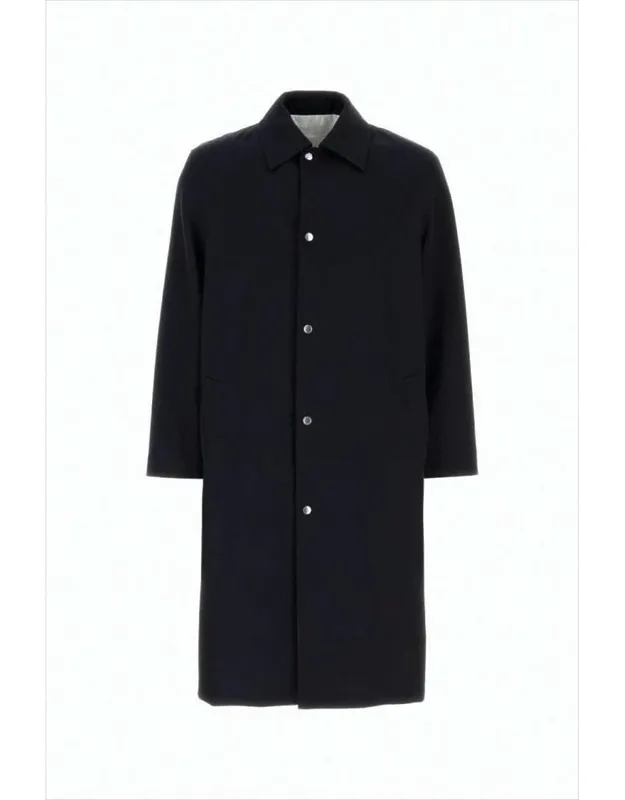 Minimalist Wool Coat With Classic Collar