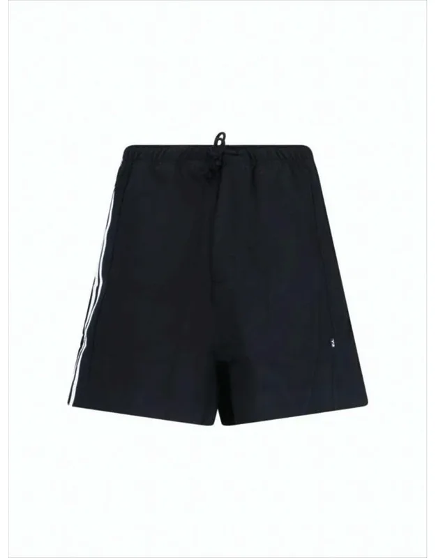 Minimalist Shorts With Vertical Stripe Detail