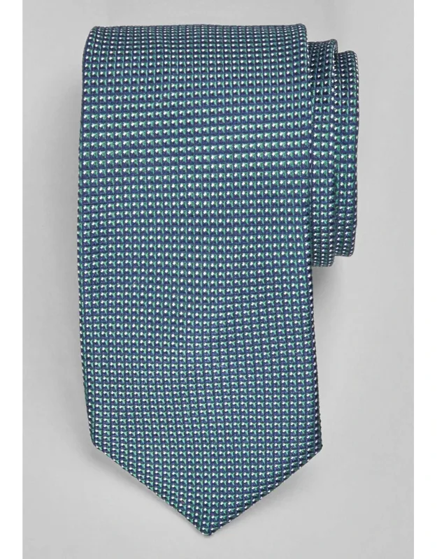Traveler Collection Pyramid Neat Tie