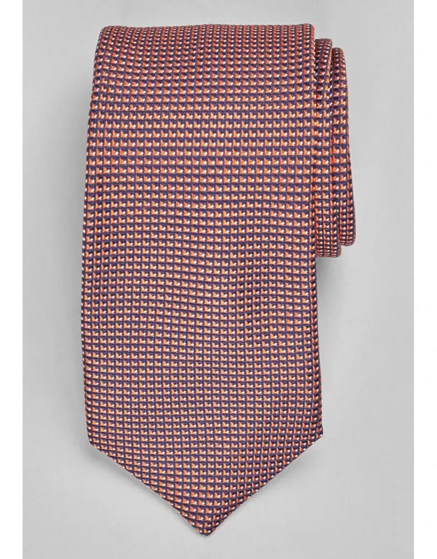 Traveler Collection Pyramid Neat Tie