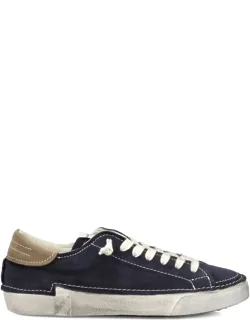 Sneaker With Contrasting Heel Panel And Tonal Stitching