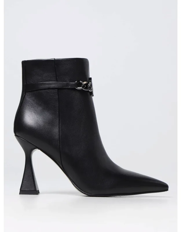 _flat Ankle Boots With A Sleek Design_